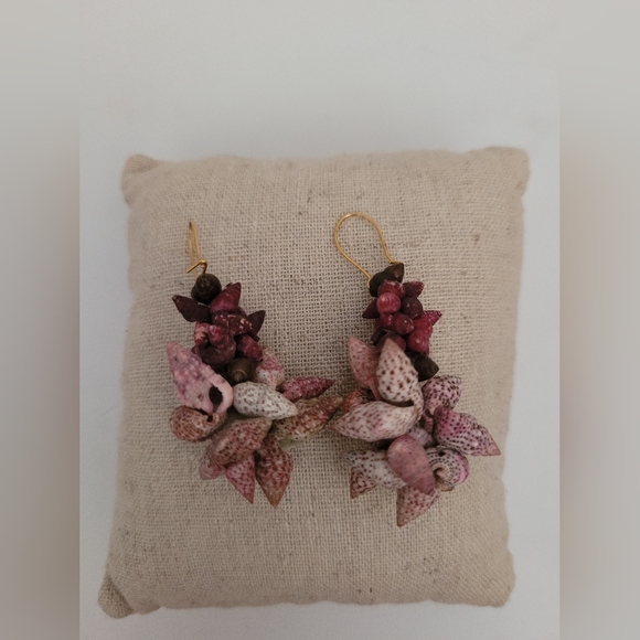 Handcrafted Shell drop earrings - Picture 2 of 5